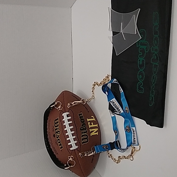 HANDMADE Football Purse (JACKSONVILLE JAGUARS) 🏈 - Picture 4 of 17